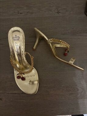 NWOT  Rare Vintage Juicy Couture Gold Chain Mule Sandals Heels w/ Cherry Charms